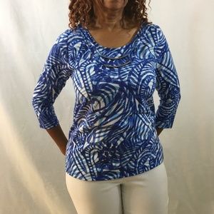 Ladies Blue/White Print Top.